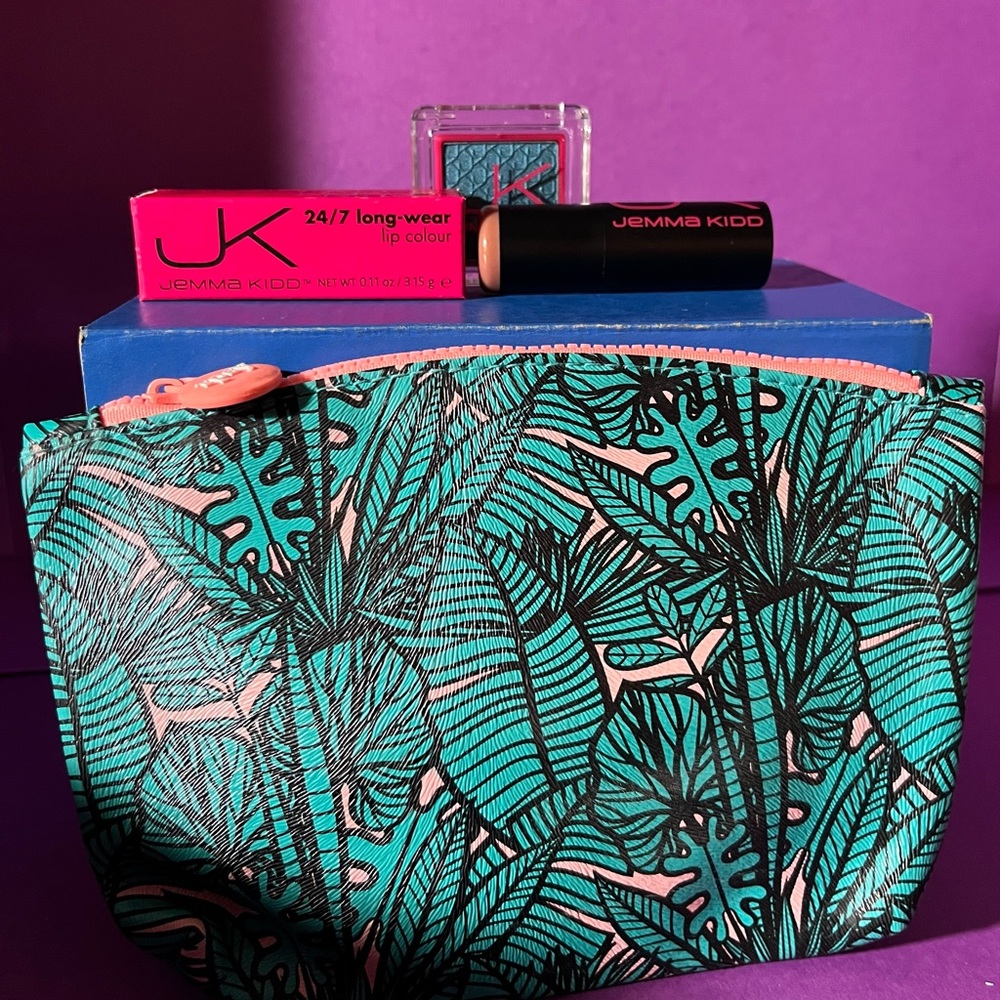 Jemma Kidd eye shadow and 2 lipstick with  Teal and pink cosmetics bag💄💄